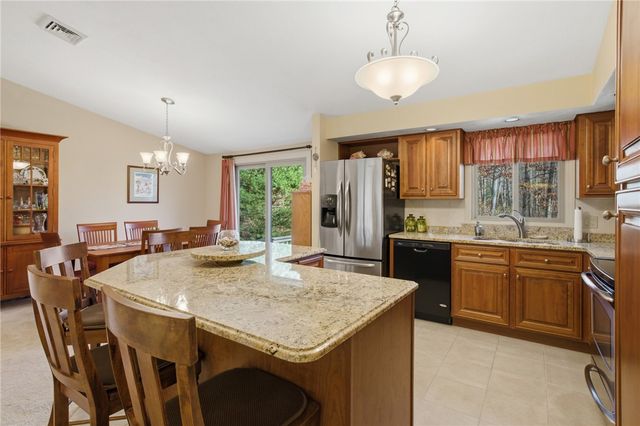 11 Wendy Lane, South Kingstown, RI 02879