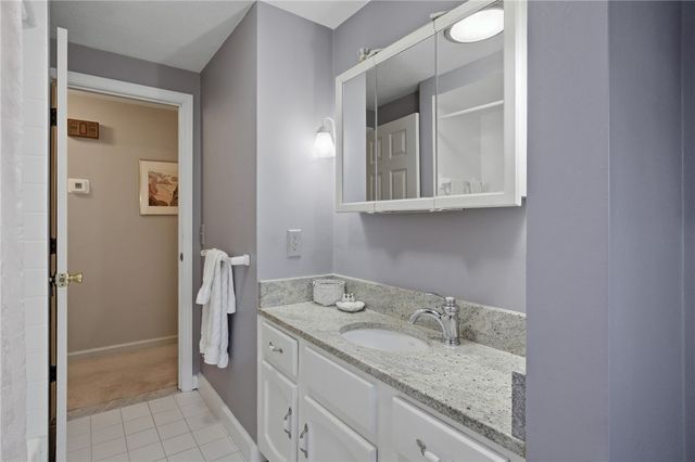 11 Wendy Lane, South Kingstown, RI 02879