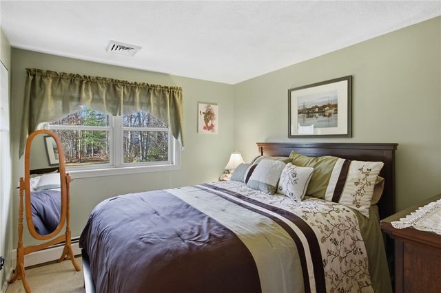 11 Wendy Lane, South Kingstown, RI 02879