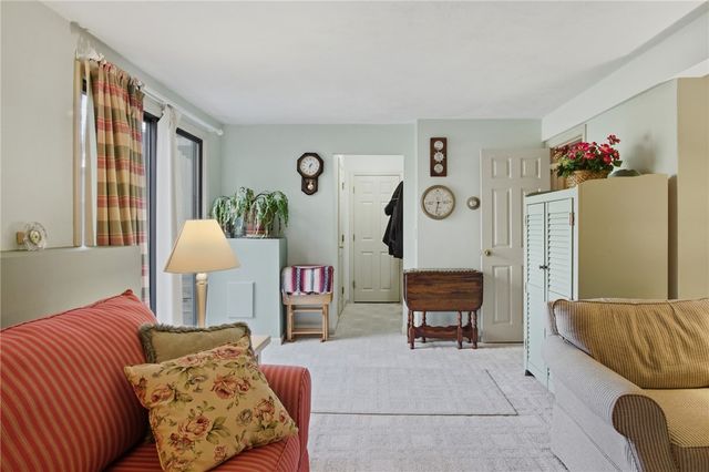 11 Wendy Lane, South Kingstown, RI 02879