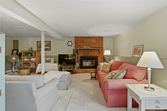 11 Wendy Lane, South Kingstown, RI 02879