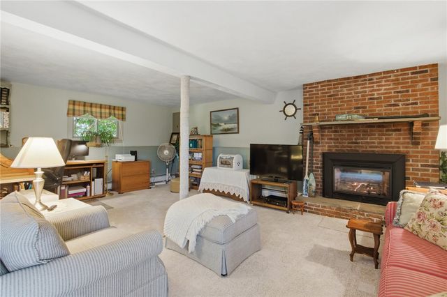 11 Wendy Lane, South Kingstown, RI 02879