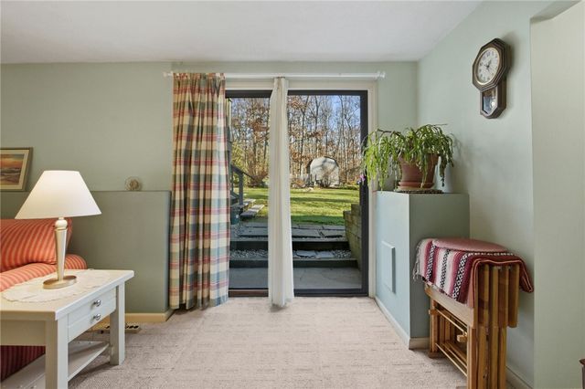 11 Wendy Lane, South Kingstown, RI 02879