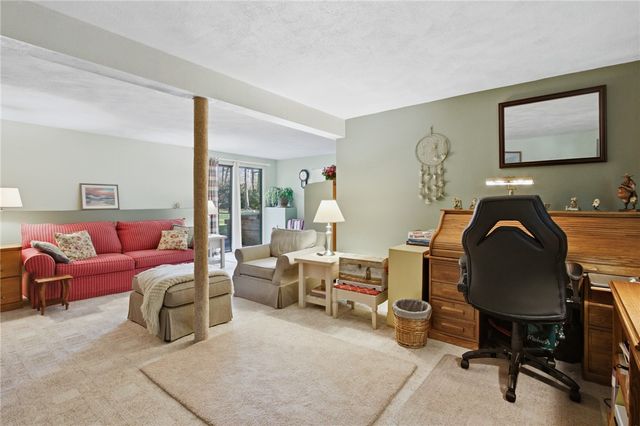 11 Wendy Lane, South Kingstown, RI 02879