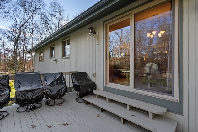 11 Wendy Lane, South Kingstown, RI 02879