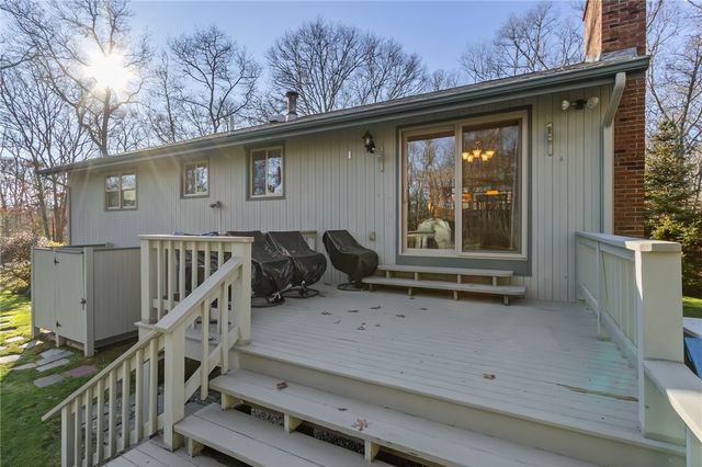 11 Wendy Lane, South Kingstown, RI 02879