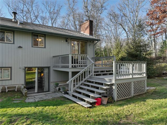 11 Wendy Lane, South Kingstown, RI 02879