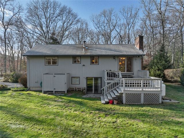 11 Wendy Lane, South Kingstown, RI 02879