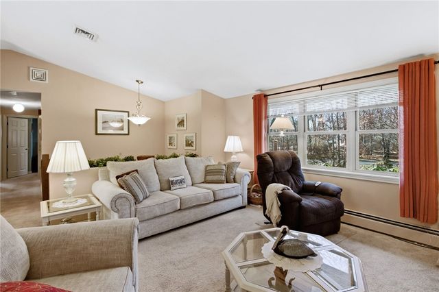 11 Wendy Lane, South Kingstown, RI 02879