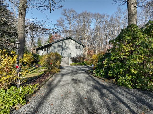 11 Wendy Lane, South Kingstown, RI 02879