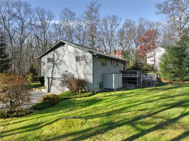 11 Wendy Lane, South Kingstown, RI 02879