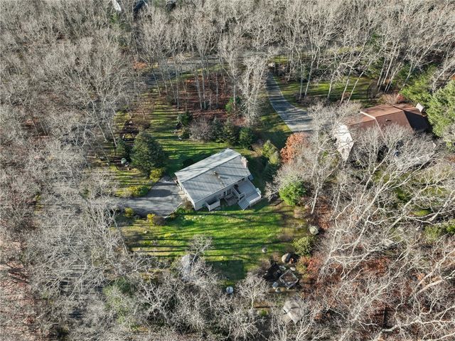 11 Wendy Lane, South Kingstown, RI 02879