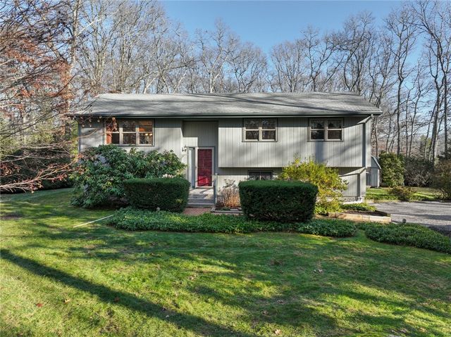 11 Wendy Lane, South Kingstown, RI 02879