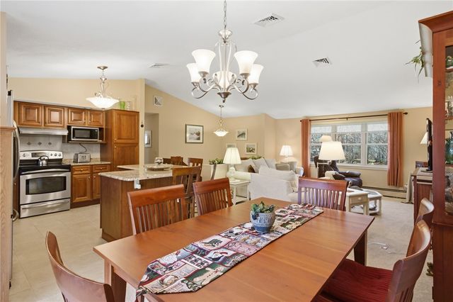 11 Wendy Lane, South Kingstown, RI 02879