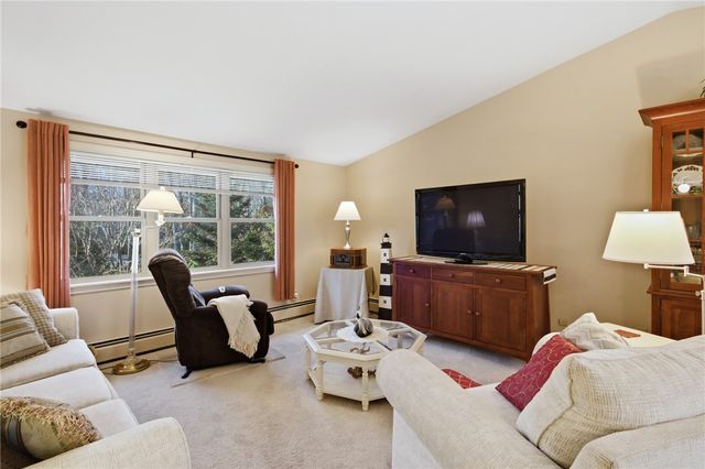 11 Wendy Lane, South Kingstown, RI 02879