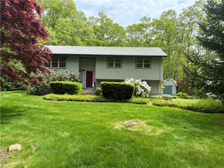 11 Wendy Lane, South Kingstown, RI 02879