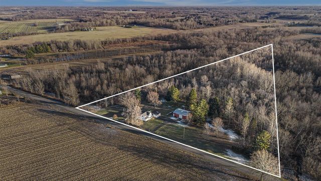 9240 N Branch Road, Watervliet, MI 49098