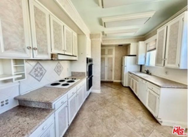 4949 Genesta Avenue 409, Los Angeles, CA 91316