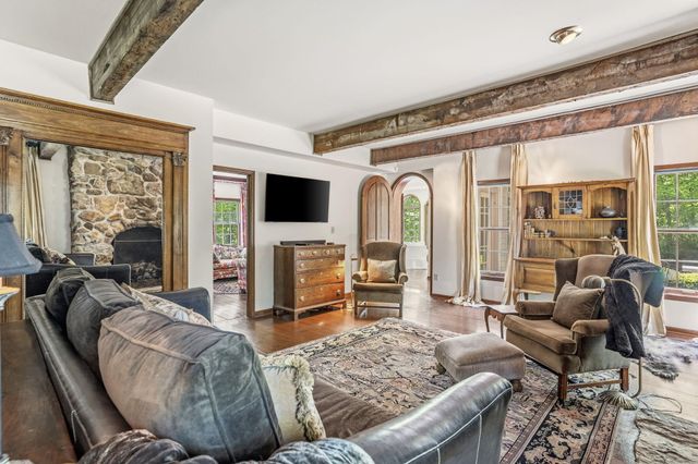 7801 S CAVE CREEK RD, Columbia, MO 65203
