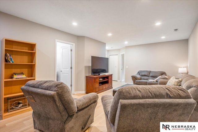 14204 S 18th Street, Bellevue, NE 68123