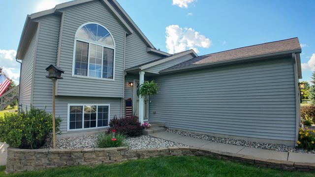 12211 Ives Meadow Lane NE, Cedar Springs, MI 49319