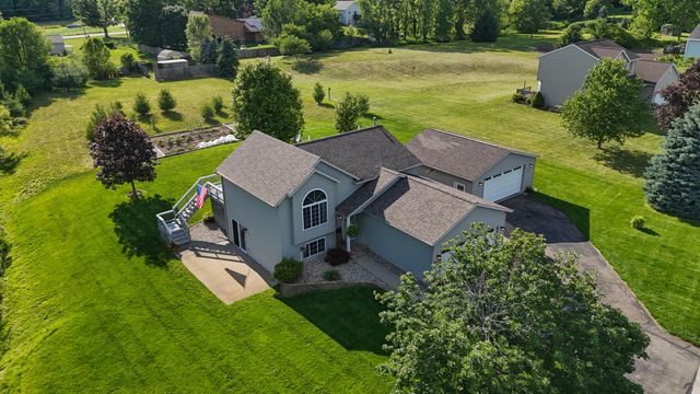 12211 Ives Meadow Lane NE, Cedar Springs, MI 49319