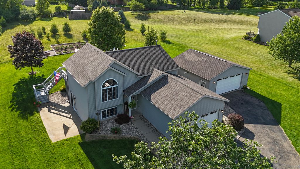 12211 Ives Meadow Lane NE, Cedar Springs, MI 49319