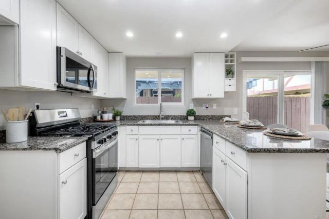 976 N Mollison, El Cajon, CA 92021