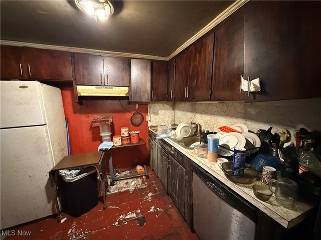 2194 Regina Road, Akron, OH 44320