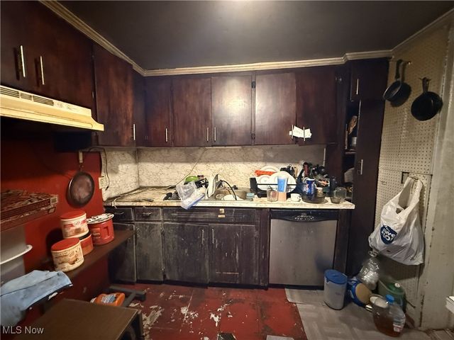 2194 Regina Road, Akron, OH 44320