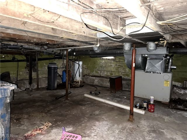 2194 Regina Road, Akron, OH 44320