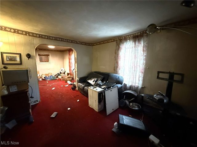 2194 Regina Road, Akron, OH 44320