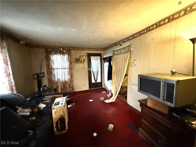 2194 Regina Road, Akron, OH 44320