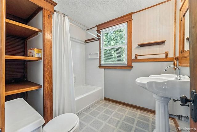 2710 Electric Avenue, Port Huron, MI 48060