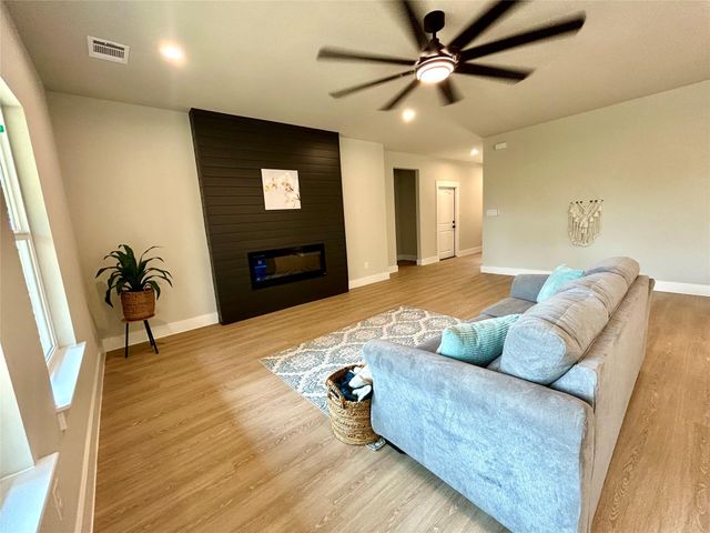 165 Lamaloa LN, Bastrop, TX 78602