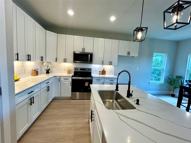 165 Lamaloa LN, Bastrop, TX 78602