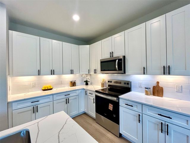 165 Lamaloa LN, Bastrop, TX 78602