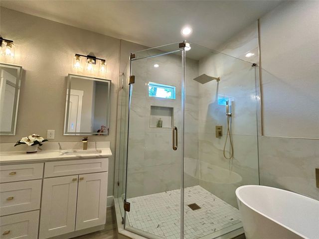 165 Lamaloa LN, Bastrop, TX 78602