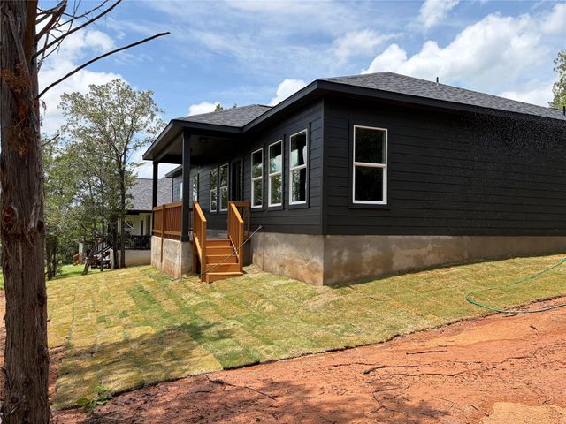 165 Lamaloa LN, Bastrop, TX 78602