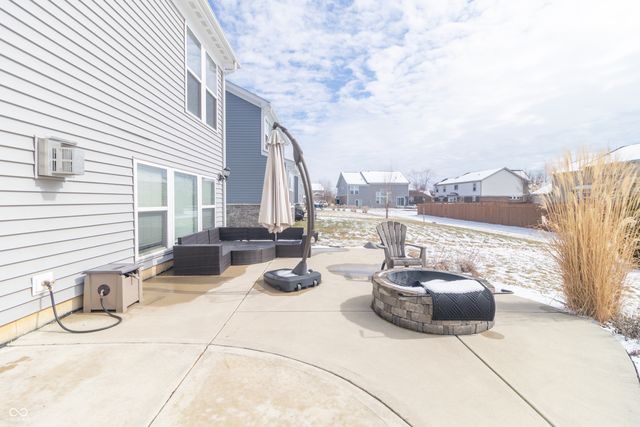 6481 Treeline Lane, Mccordsville, IN 46055