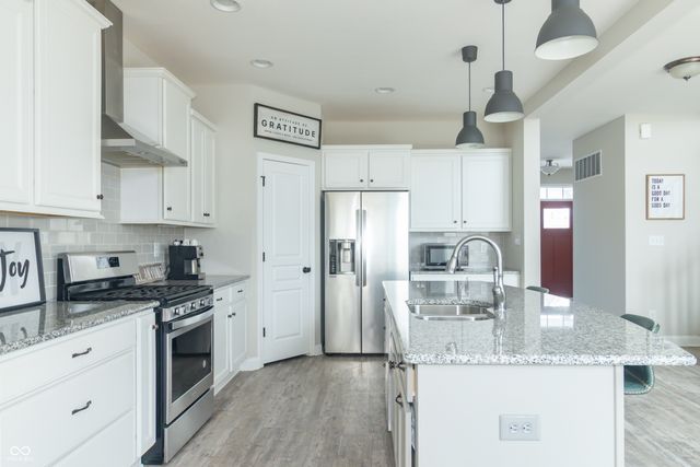 6481 Treeline Lane, Mccordsville, IN 46055