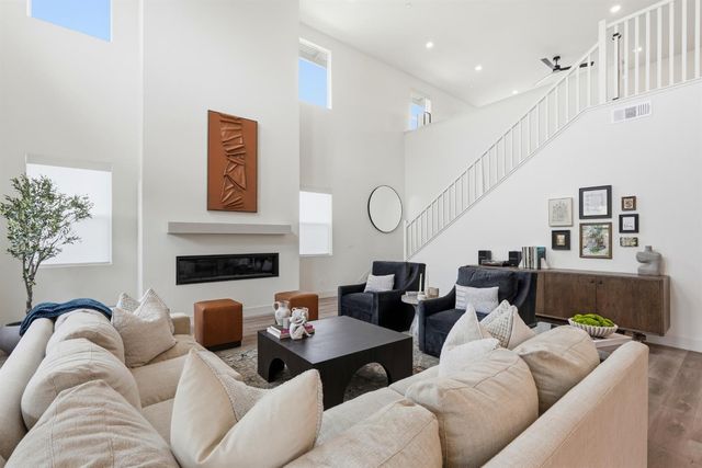 204 McKays Point Pl, West Sacramento, CA 95605