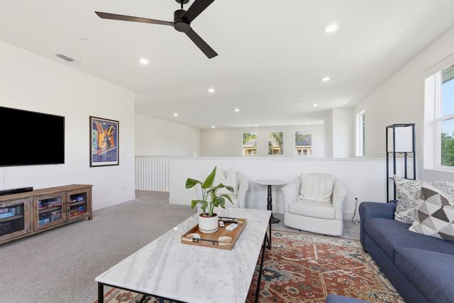 204 McKays Point Pl, West Sacramento, CA 95605