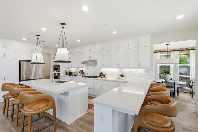 204 McKays Point Pl, West Sacramento, CA 95605