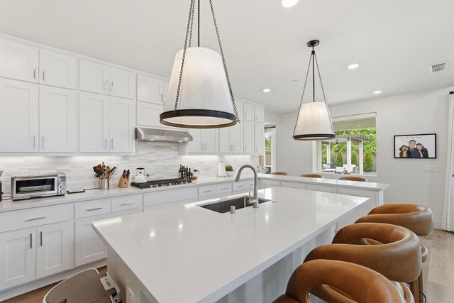 204 McKays Point Pl, West Sacramento, CA 95605