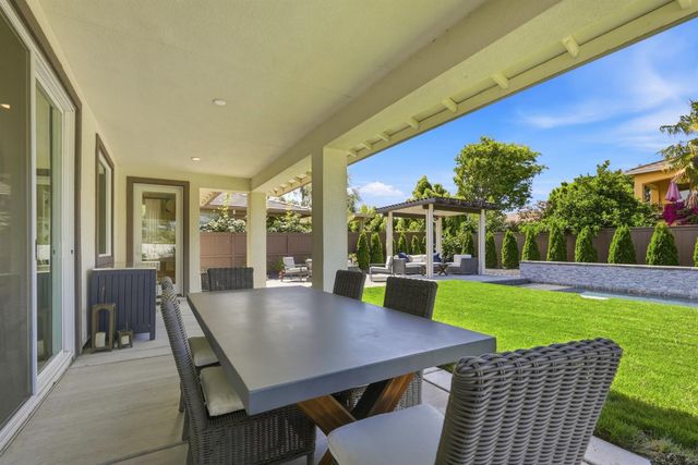 204 McKays Point Pl, West Sacramento, CA 95605