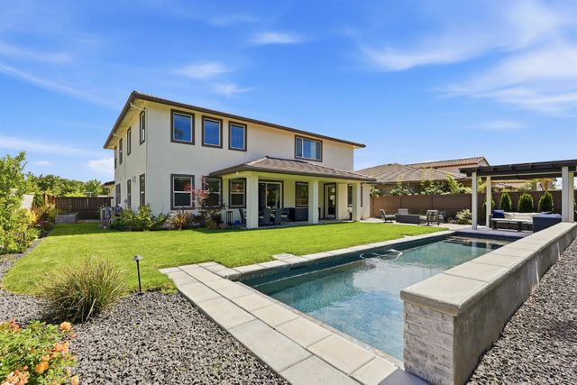 204 McKays Point Pl, West Sacramento, CA 95605