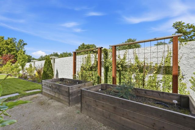 204 McKays Point Pl, West Sacramento, CA 95605