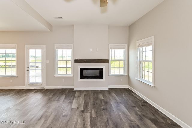 9273 S Lakeside Circle, Walls, MS 38680
