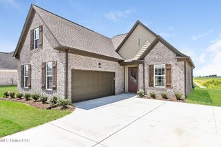 9273 S Lakeside Circle, Walls, MS 38680